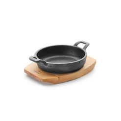 Lacor Serveerpan 16,2 cm op Houten Plank Magma